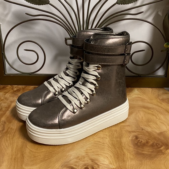 Cute to the Core Metallic Platform Boots - Picture 1 of 7